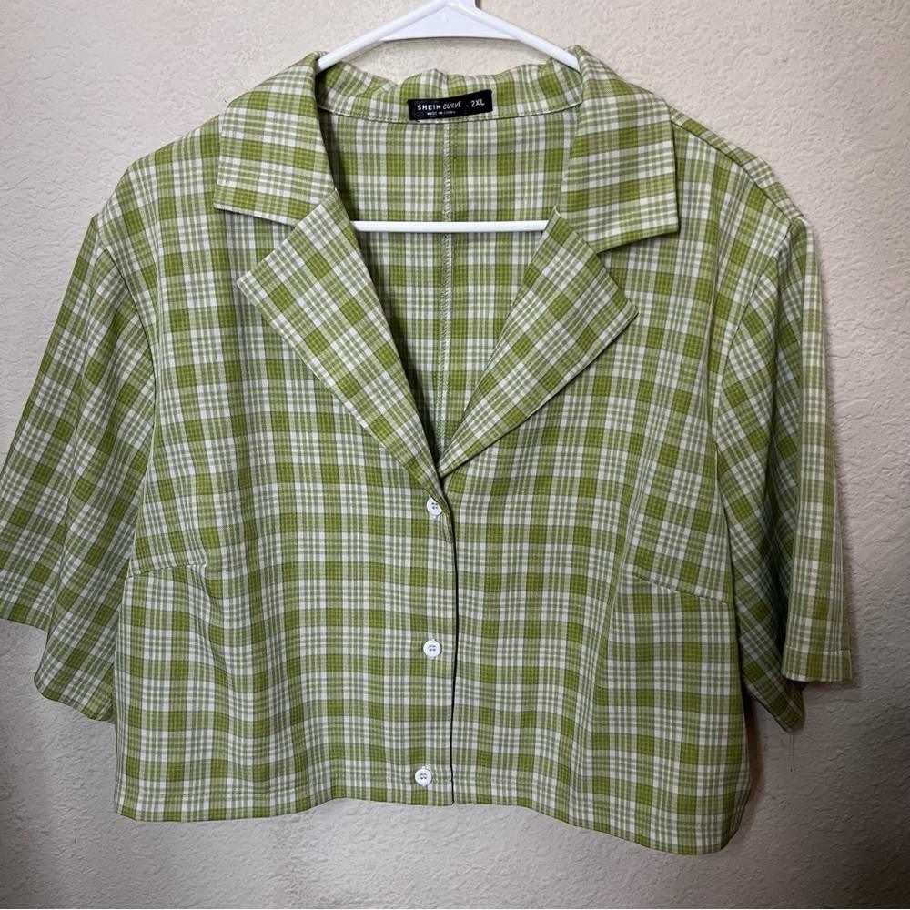 SHEIN BUTTON UP TOP CROPPED PLUS SIZE
